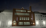 3D reconstructie van de voorgevel bij avond.
<br/>
Timothy de Paepe, 2013